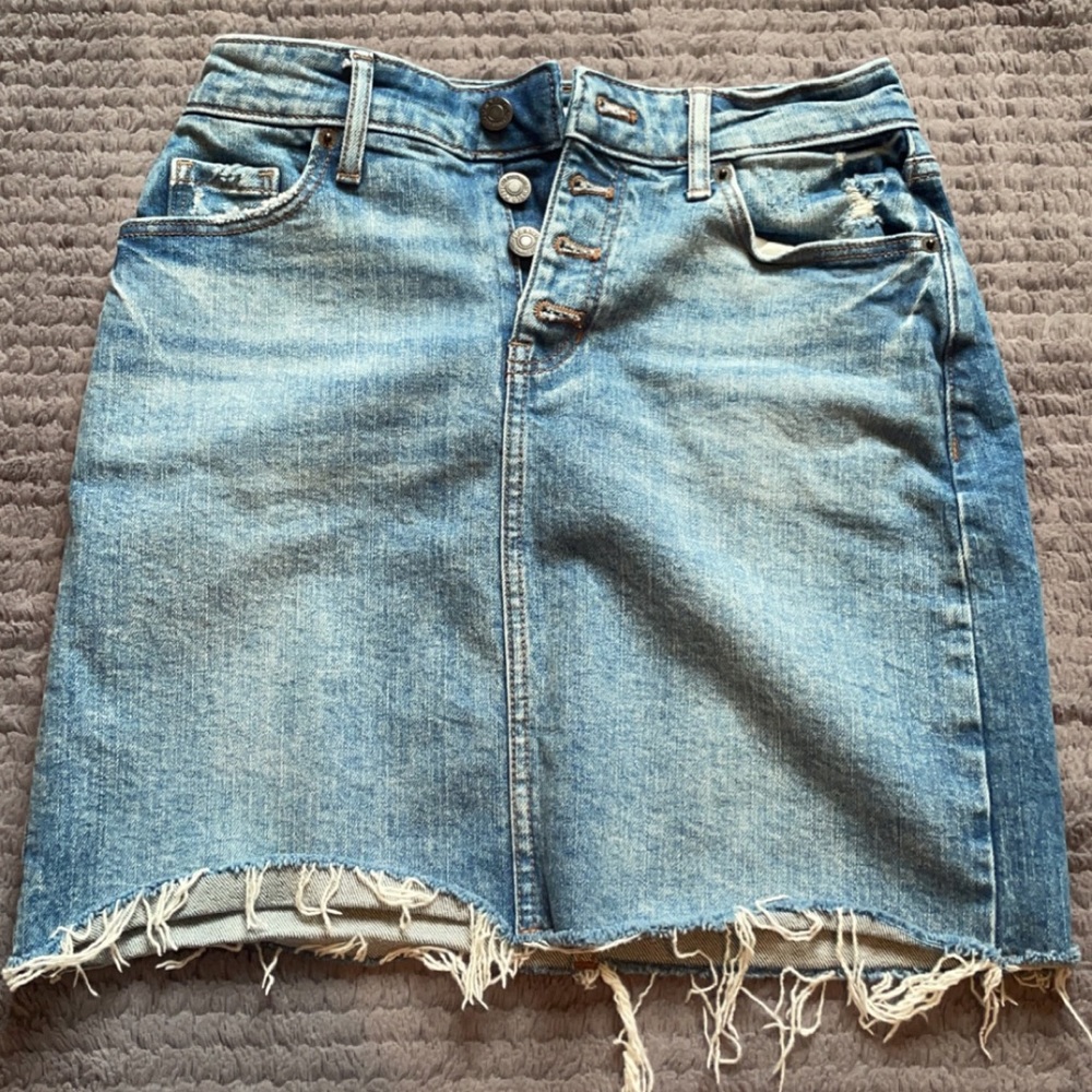 Medium Old Navy multiple button jean skirt